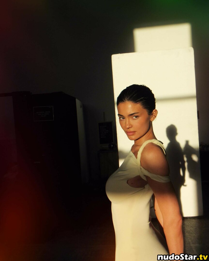 Kylie Jenner / kyliejenner / kyliejenner.2 Nude OnlyFans Leaked Photo #1146