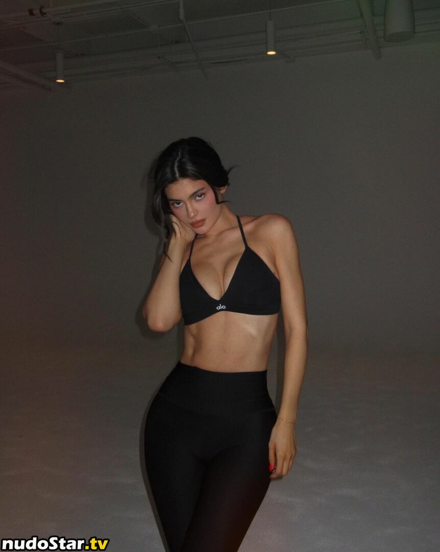 Kylie Jenner / kyliejenner / kyliejenner.2 Nude OnlyFans Leaked Photo #1215