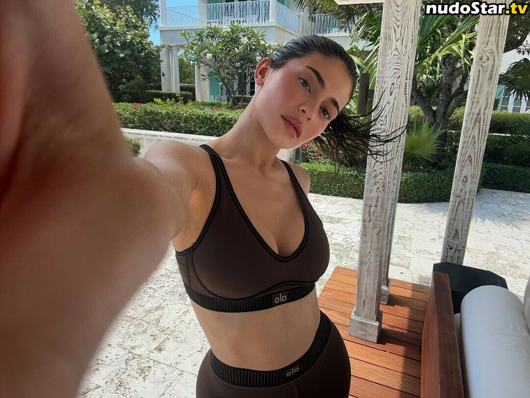 Kylie Jenner / kyliejenner / kyliejenner.2 Nude OnlyFans Leaked Photo #1279