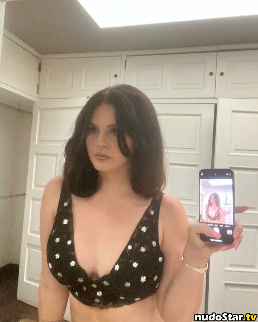 Lana Del Rey / lanadelrey18 / lanadelreypictures Nude OnlyFans Leaked Photo #23