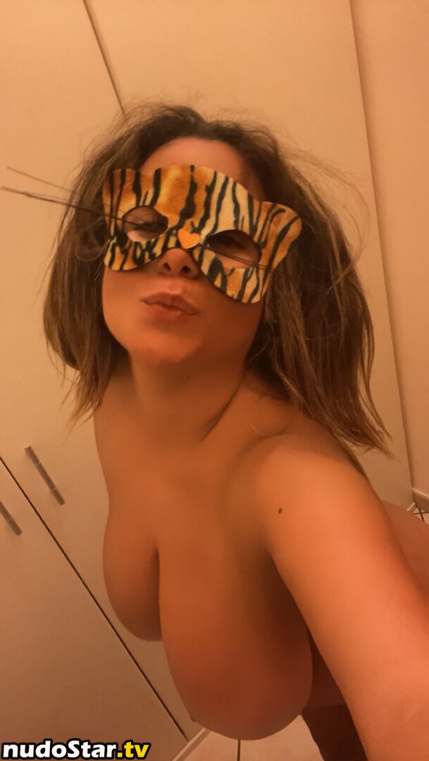 leahremini / liaagrimmiee Nude OnlyFans Leaked Photo #35