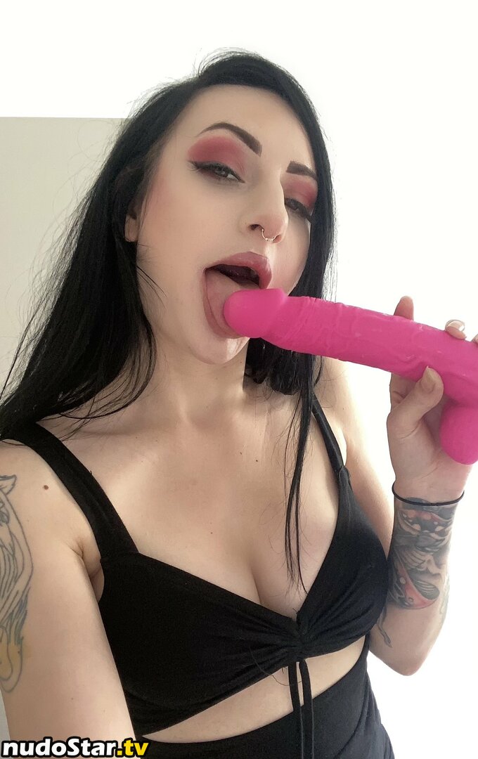 Lily_bee_x Nude OnlyFans Leaked Photo #1