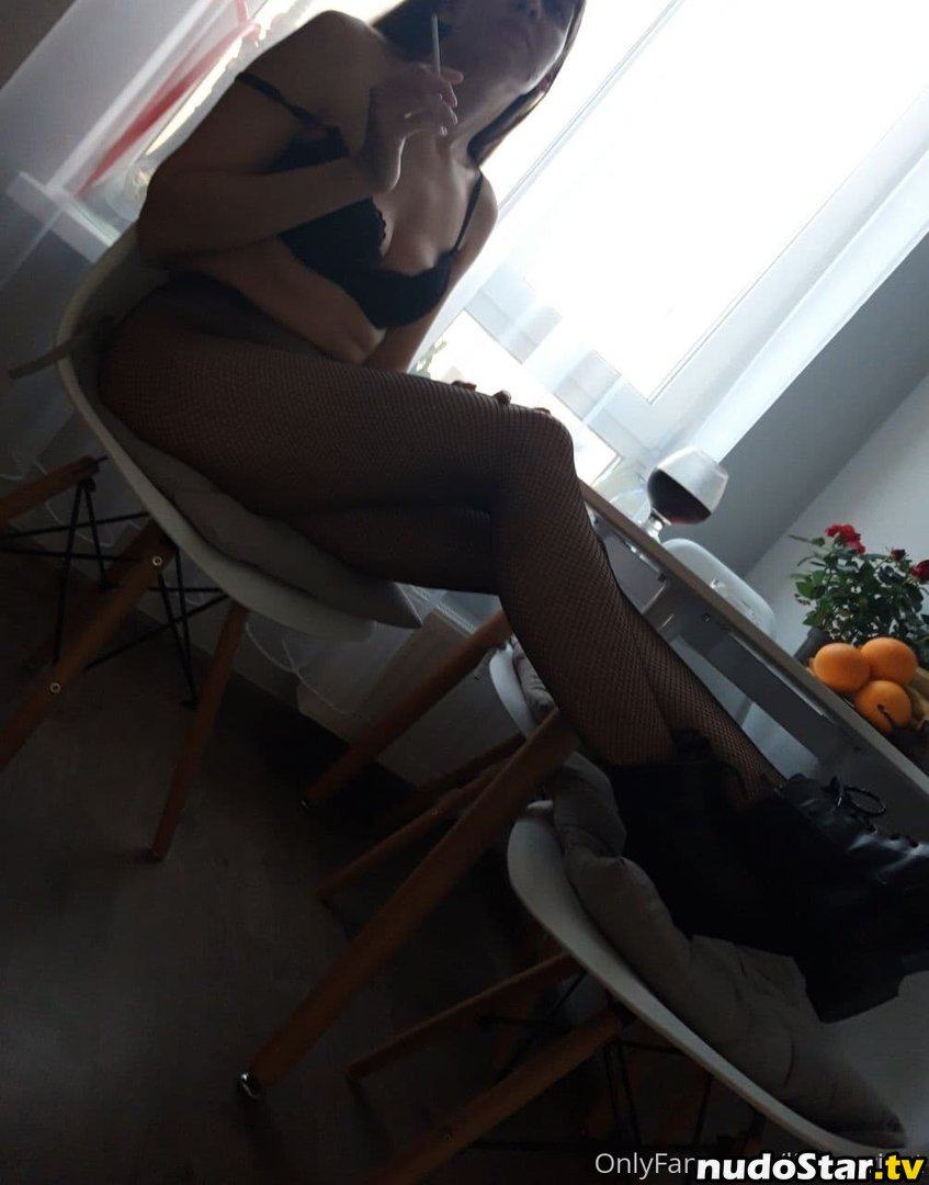 lilyapricot / poodle_lily Nude OnlyFans Leaked Photo #11