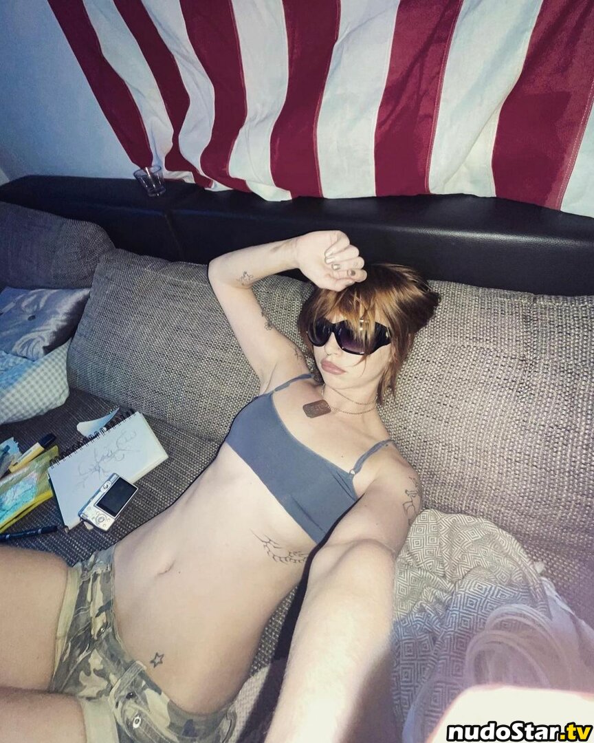 iused2bethehorsegirl / lolabllue Nude OnlyFans Leaked Photo #5
