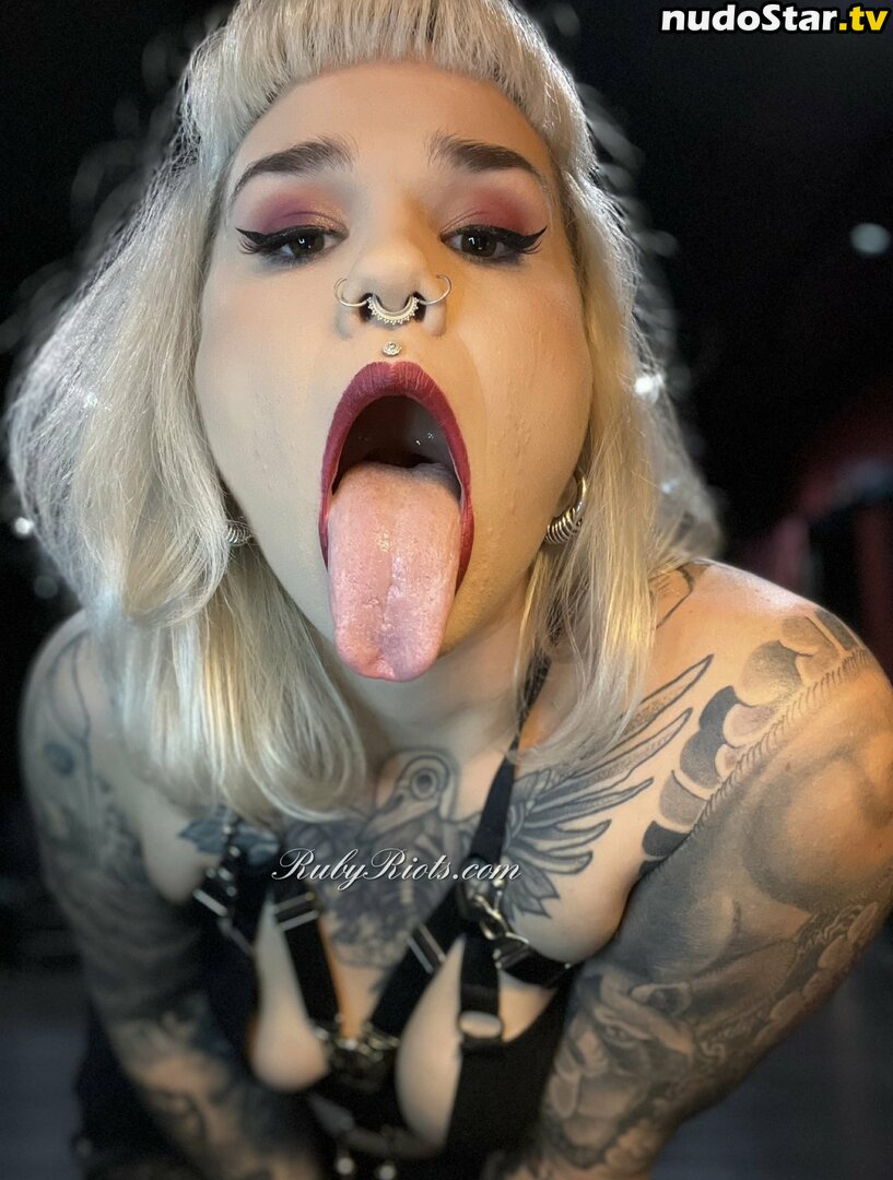 Long Tongue Fetish / _longtonguelewis / diqueentongue / longtonguelewis Nude OnlyFans Leaked Photo #267