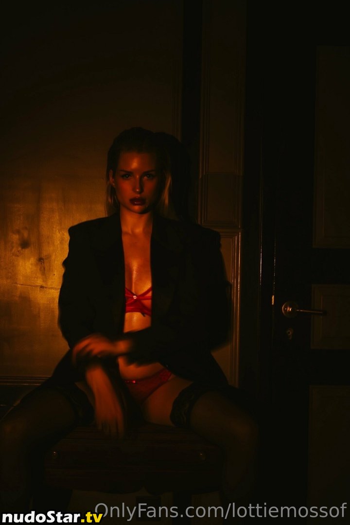Kate Moss's half-sister / Lottie Moss / lottiemossof / lottiemossxo Nude OnlyFans Leaked Photo #3