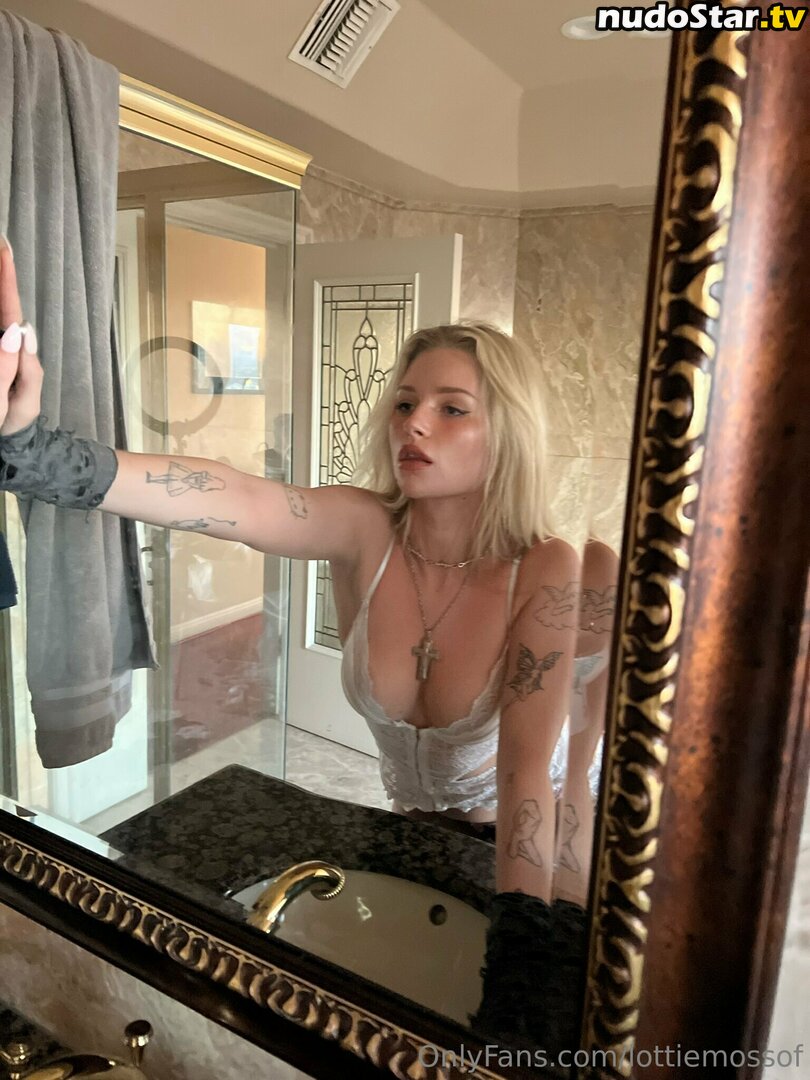 Kate Moss's half-sister / Lottie Moss / lottiemossof / lottiemossxo Nude OnlyFans Leaked Photo #32