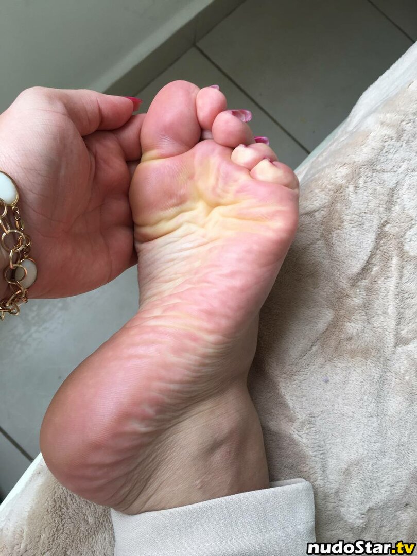Antiga Lary / Lyz Feet / lyz.yah Nude OnlyFans Leaked Photo #3