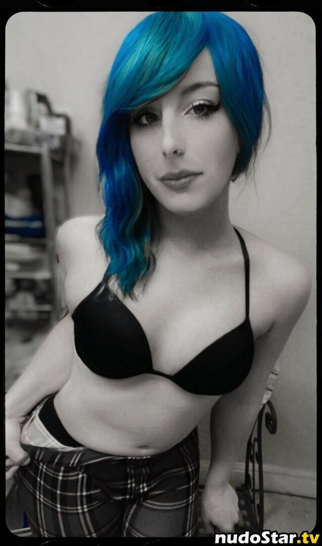 Merry Cherry Bomb's Blue Hair / chacherrybombs / maryycherryy Nude OnlyFans Leaked Photo #6