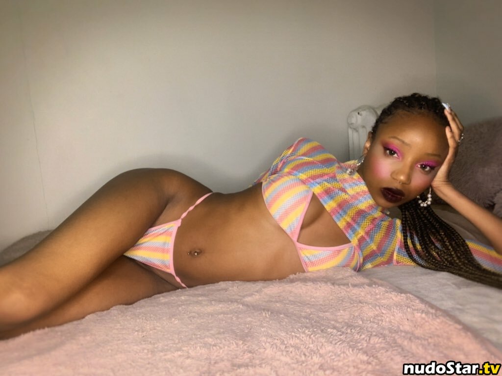 messkina / messythots / sxkina Nude OnlyFans Leaked Photo #9