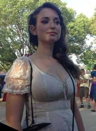 Milana Vayntrub