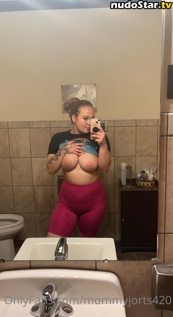 mommyclapper69420 / mommyjorts420 Nude OnlyFans Leaked Photo #5