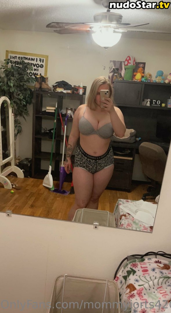 mommyclapper69420 / mommyjorts420 Nude OnlyFans Leaked Photo #27
