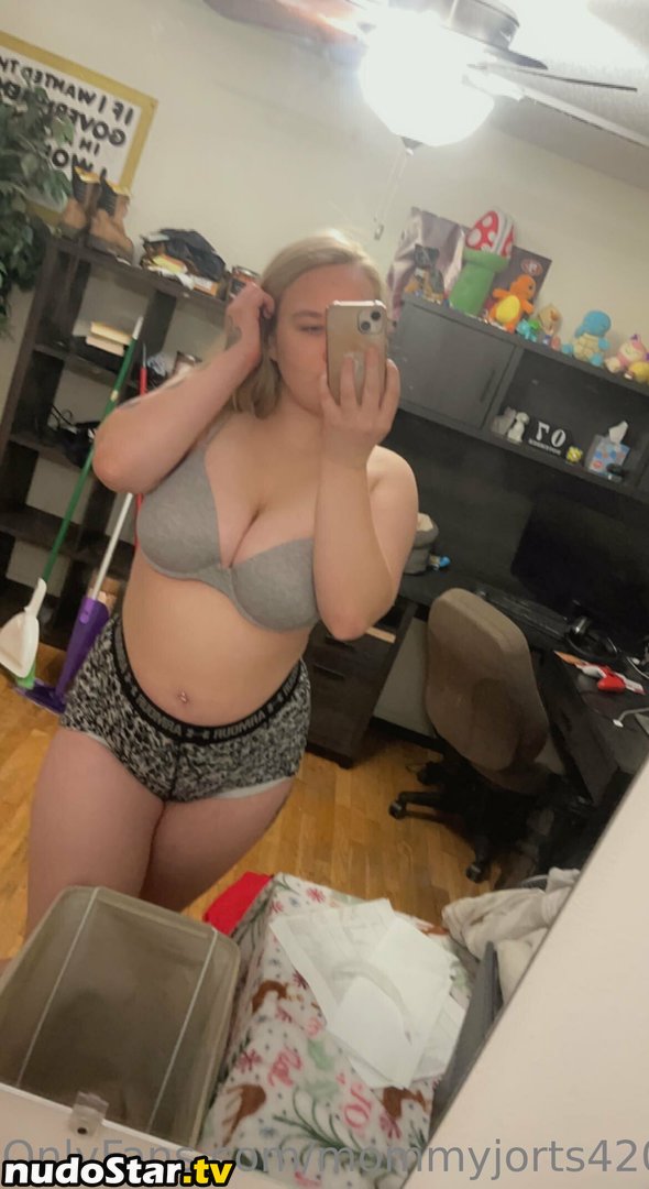 mommyclapper69420 / mommyjorts420 Nude OnlyFans Leaked Photo #28