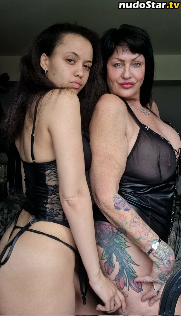 Mum_Vs_Daughter / mom_vs_daughter Nude OnlyFans Leaked Photo #2