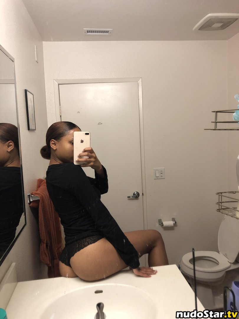 aria_love212 / officiallyariaa Nude OnlyFans Leaked Photo #32