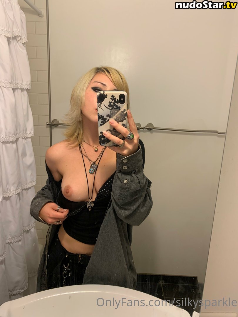 Molly Oeh / Paris Sun / ricevinegargirl83 / silkysparkle Nude OnlyFans Leaked Photo #5