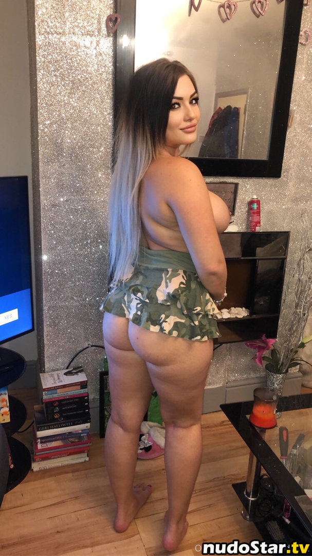 reallesbiansx / spooky_spice666 Nude OnlyFans Leaked Photo #1