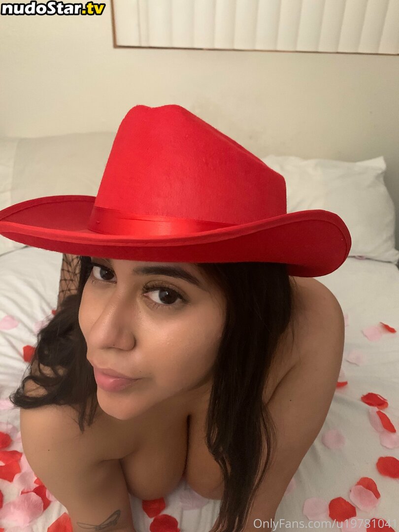 realroses / realrosesarered Nude OnlyFans Leaked Photo #37