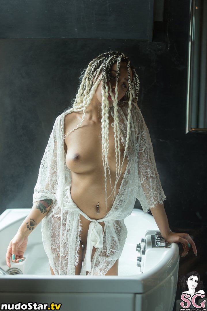 Erika Vannucci / Rikae Crisi / afro.khaleesi / ka.leesi Nude OnlyFans Leaked Photo #34