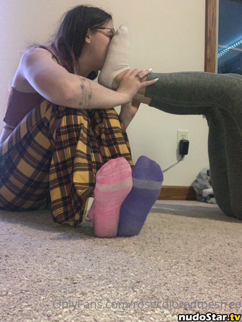 lolarose0413 / rosecoloredtoesfree Nude OnlyFans Leaked Photo #6