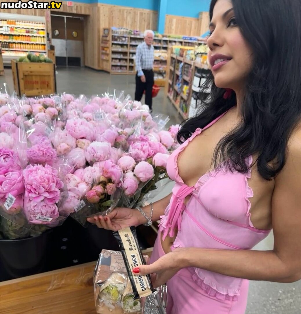 Sara Loera / Singer / saraloera Nude OnlyFans Leaked Photo #2