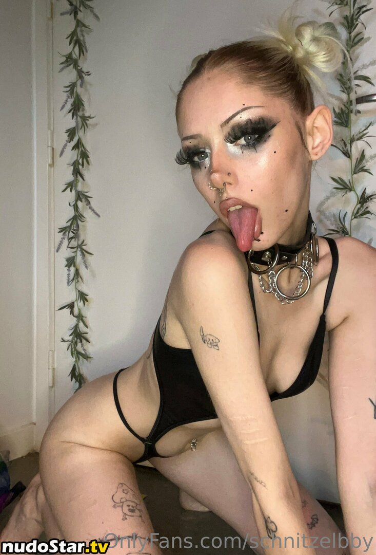 chriistinaa23 / schnitzelbby Nude OnlyFans Leaked Photo #46