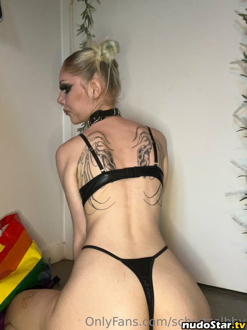chriistinaa23 / schnitzelbby Nude OnlyFans Leaked Photo #47