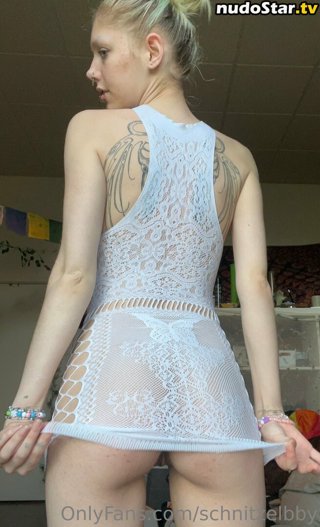 chriistinaa23 / schnitzelbby Nude OnlyFans Leaked Photo #53