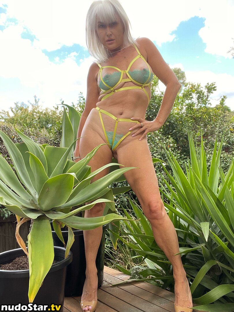 Sexting Grandma / goldengrandma / sexting.grandma / viktoria Nude OnlyFans Leaked Photo #16