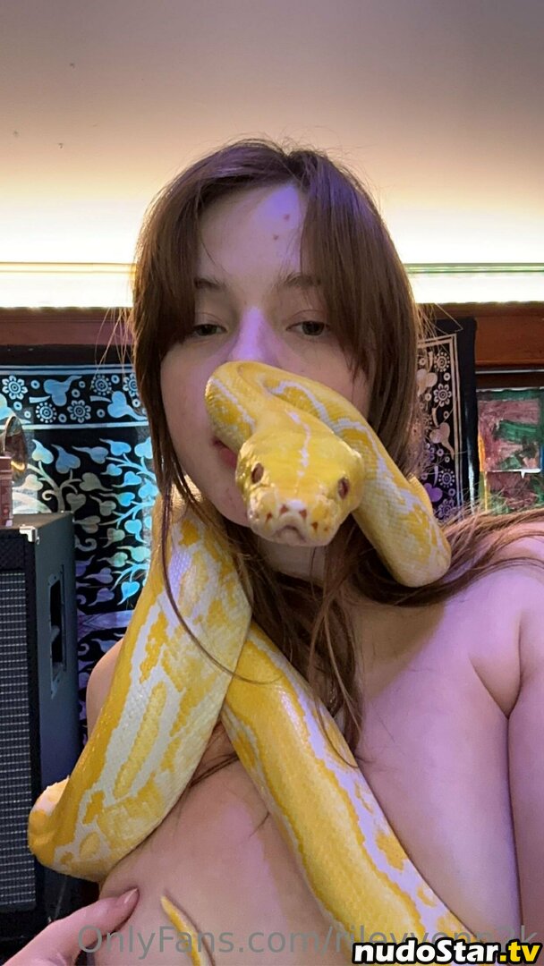 Snaakecharmerr / riley_w02 / snaeckers Nude OnlyFans Leaked Photo #16