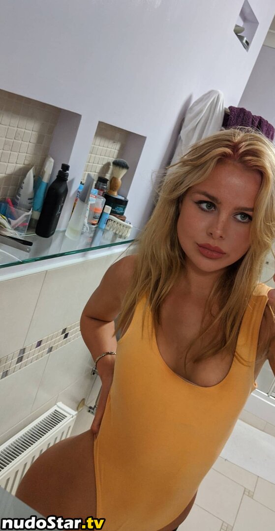 Sophie Pettifer / sofiapettifer Nude OnlyFans Leaked Photo #8