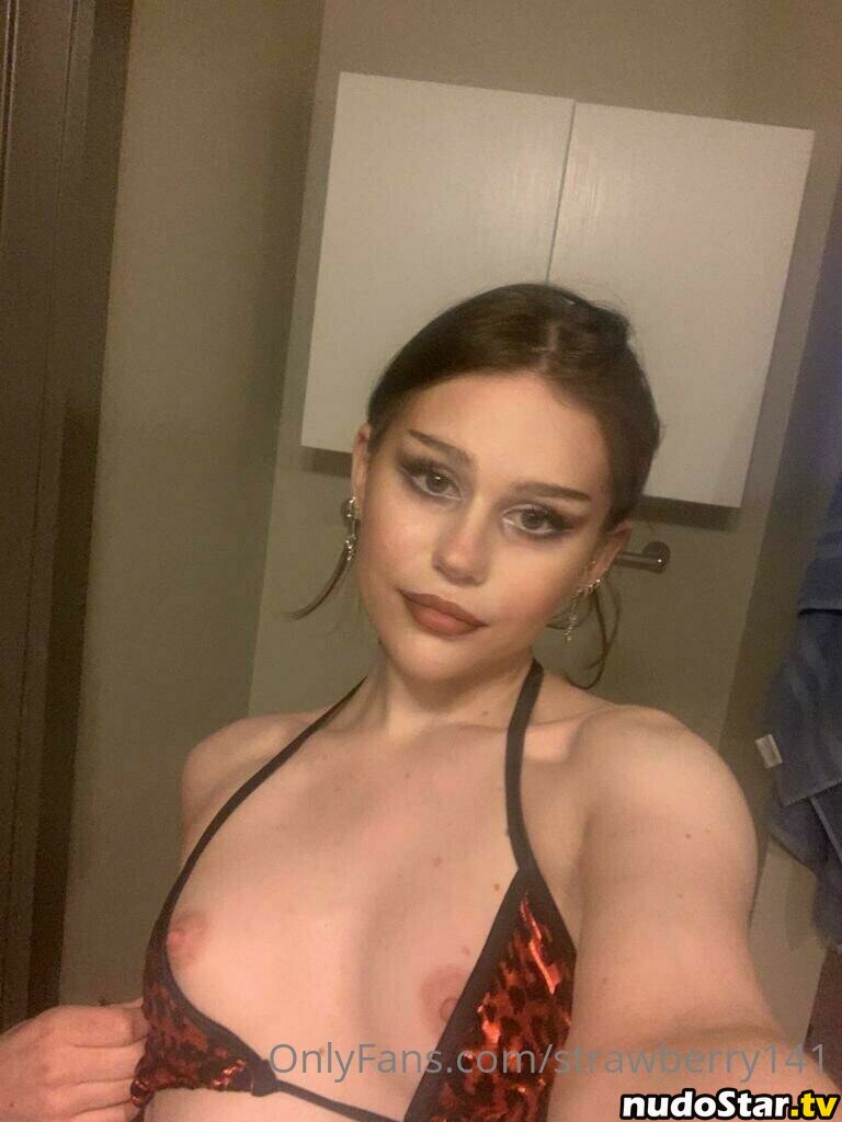 mabel may / mabelmay1 / strawberry141 Nude OnlyFans Leaked Photo #45