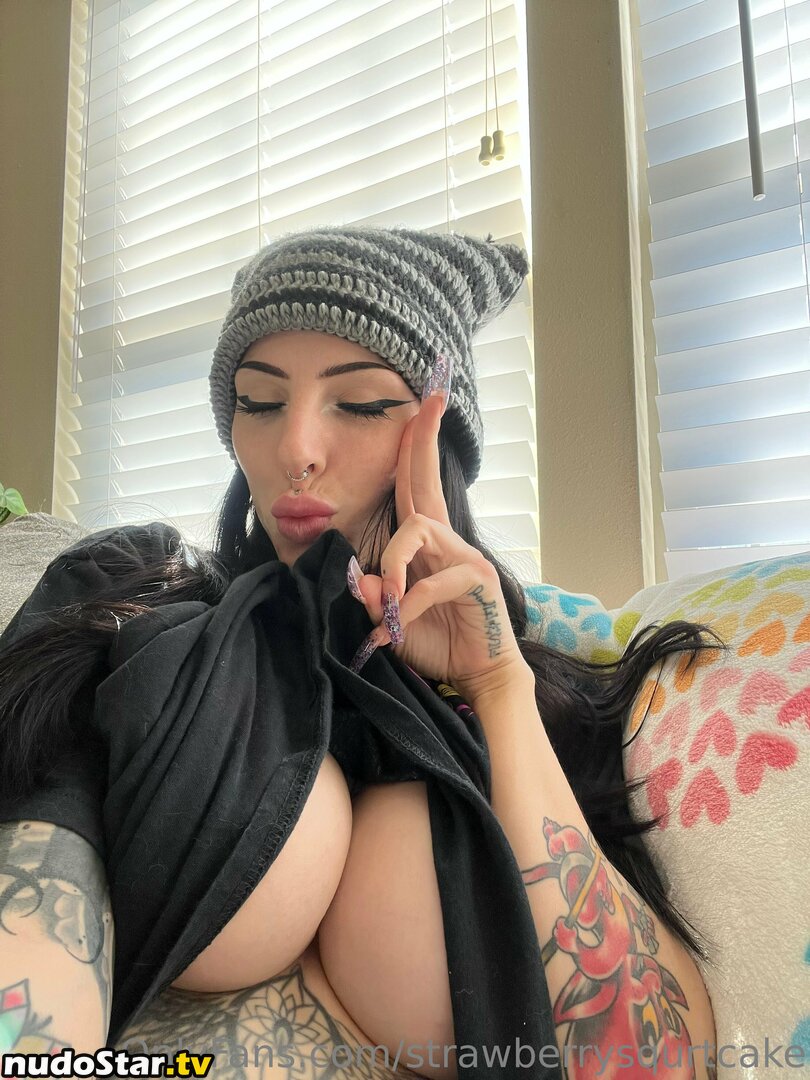 squirtcakee / strawberrysquirtcakeee / strawberrysqurtcake Nude OnlyFans Leaked Photo #24