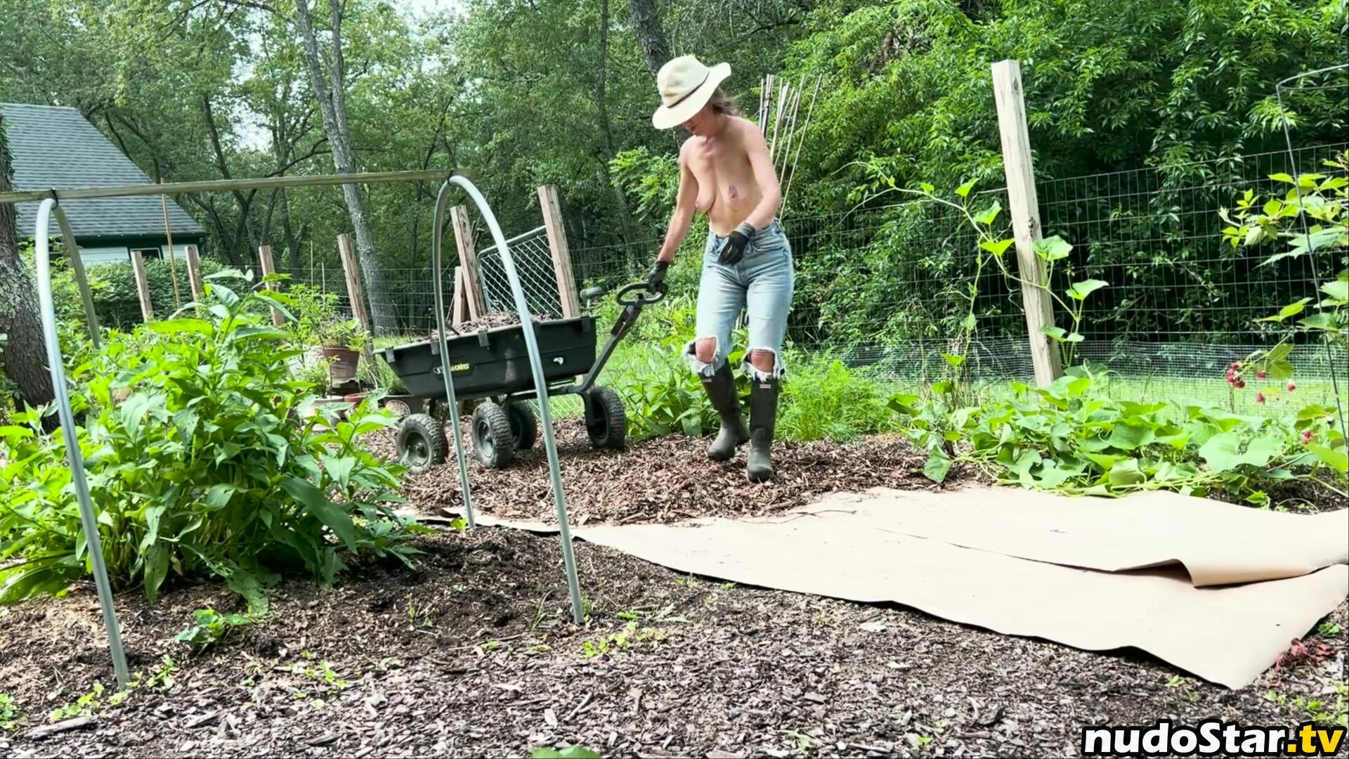 The Naked Gardener / nakedgardener / the_naked_gardener / thenakedgardener_official Nude OnlyFans Leaked Photo #3