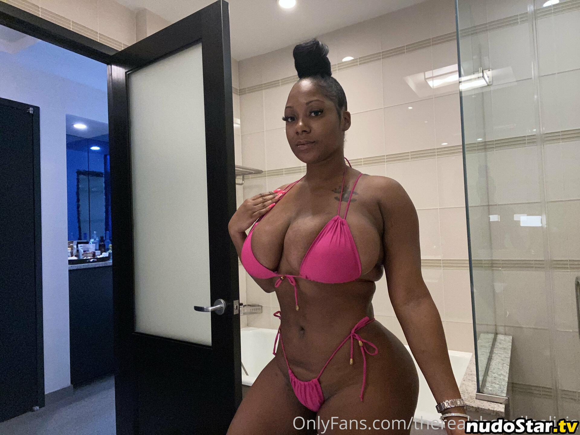 chanelle__alicia / therealchanellealicia Nude OnlyFans Leaked Photo #6