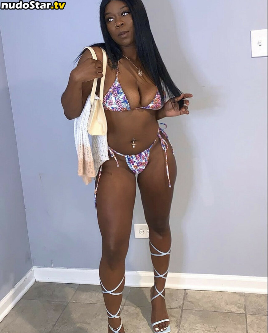 sharayyxxx / thick.trixxx Nude OnlyFans Leaked Photo #10