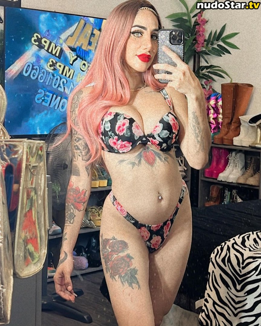 Vale Queen / Valeria Rangel / karen_ay2 / valequeenoficial Nude OnlyFans Leaked Photo #1