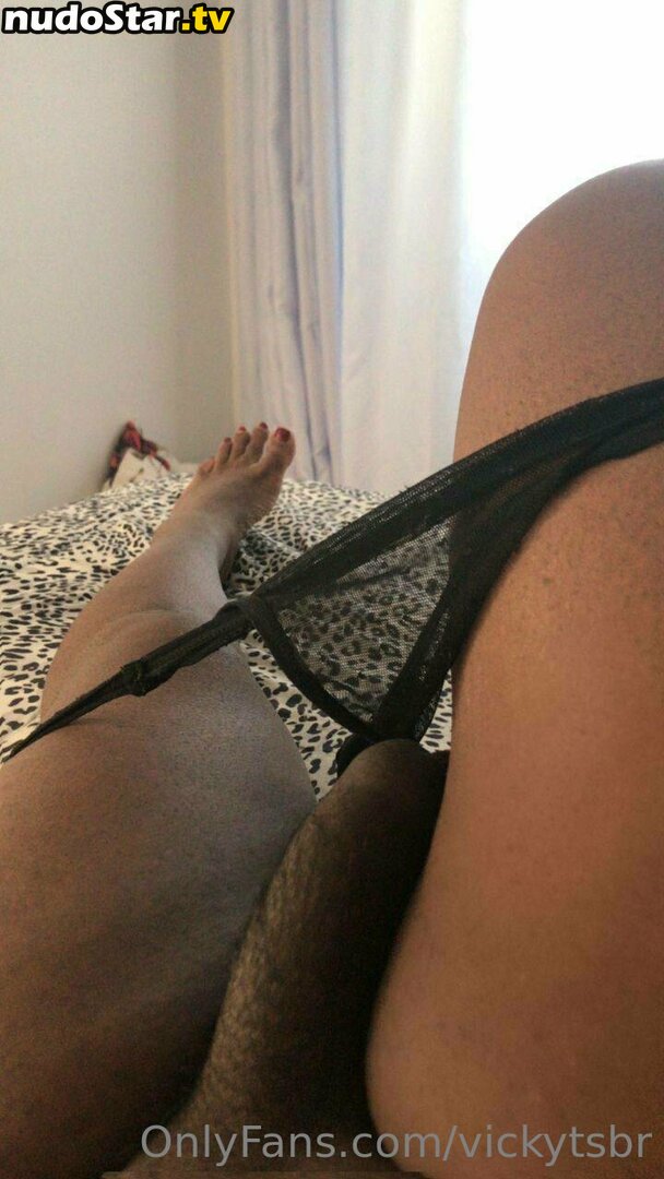 vickytsbr / vivictoria.carvalho Nude OnlyFans Leaked Photo #37