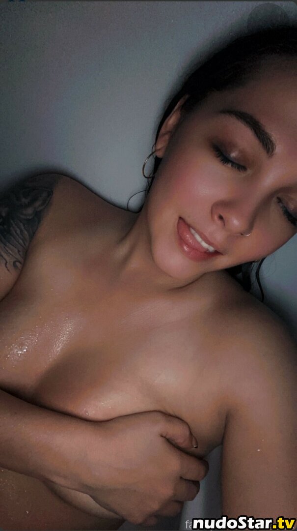 Victoria Rhyne / sweetxvee / victoria_rhyne Nude OnlyFans Leaked Photo #2