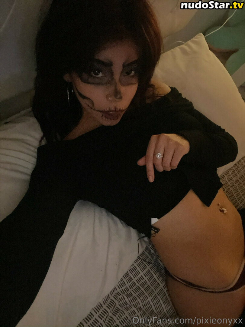 Victoria Vonne / pixieonyxx Nude OnlyFans Leaked Photo #1