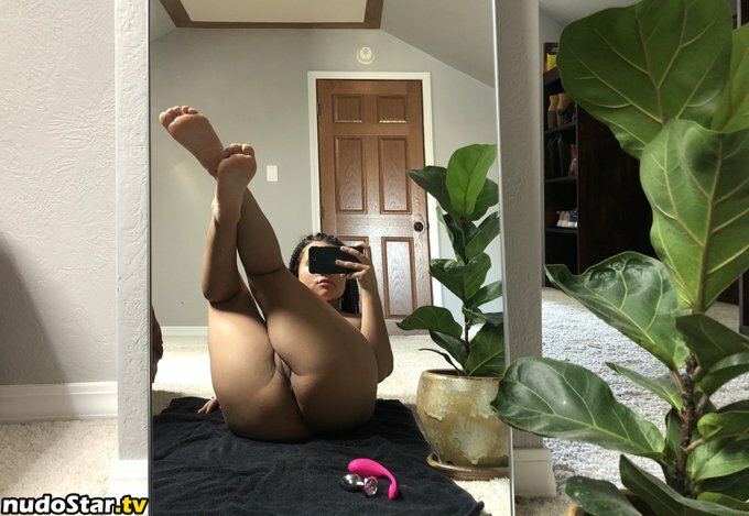 Vieraralyn / peacxhi Nude OnlyFans Leaked Photo #34