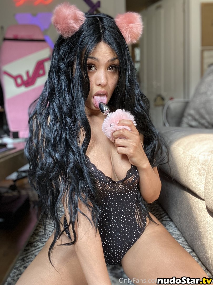 anisk1124 / wrappedindesire Nude OnlyFans Leaked Photo #14