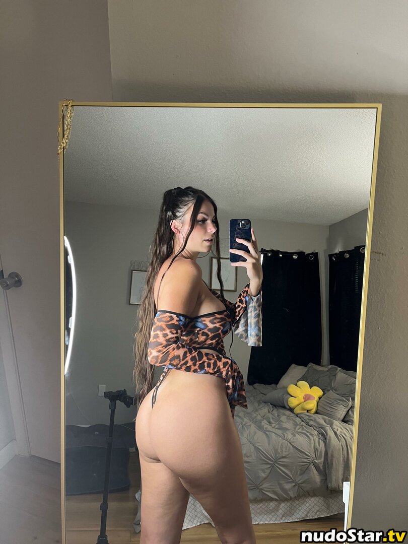 Yourfavgirllll22 / yourgirllv Nude OnlyFans Leaked Photo #7